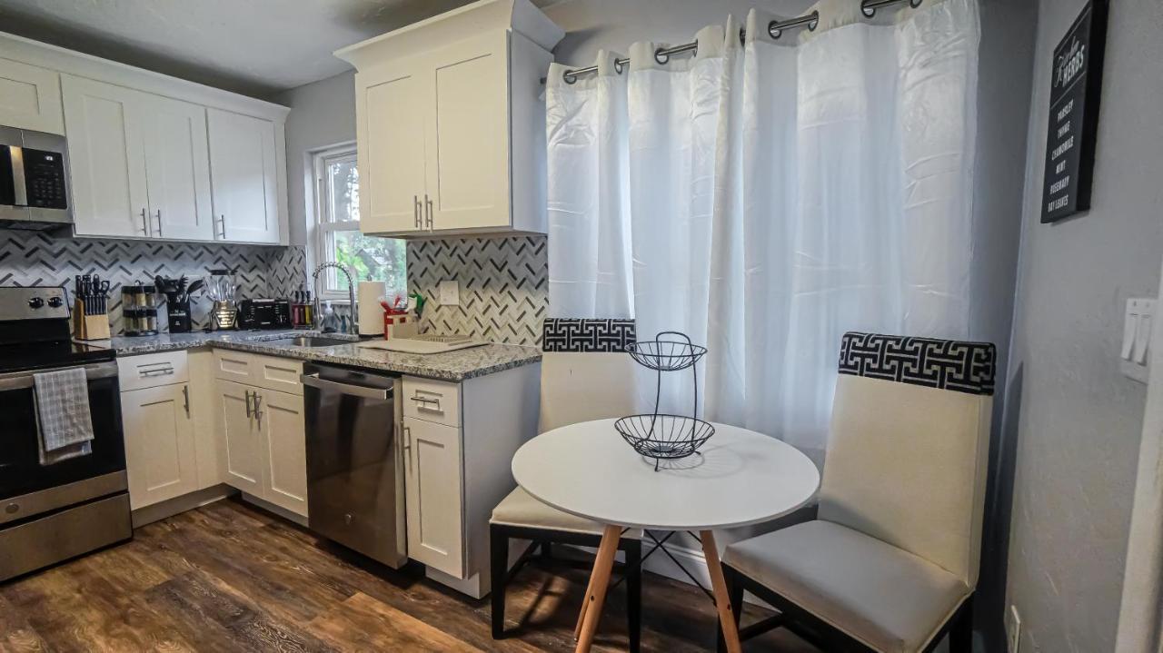 Elegant Cozy Oasis On A Traffic Free Street Βίλα Κλιαργουότερ Εξωτερικό φωτογραφία